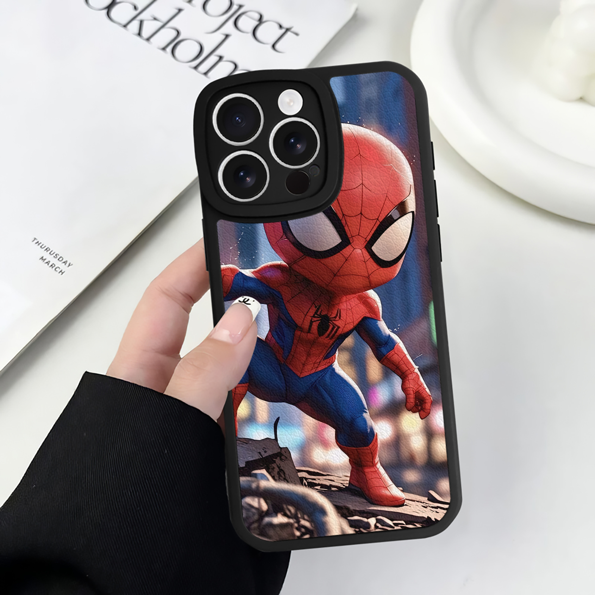Spider Man スパイダーマン 【iPhone 16シリーズ対応】シリコンスマホケース（レザー調） 材質：シリコン